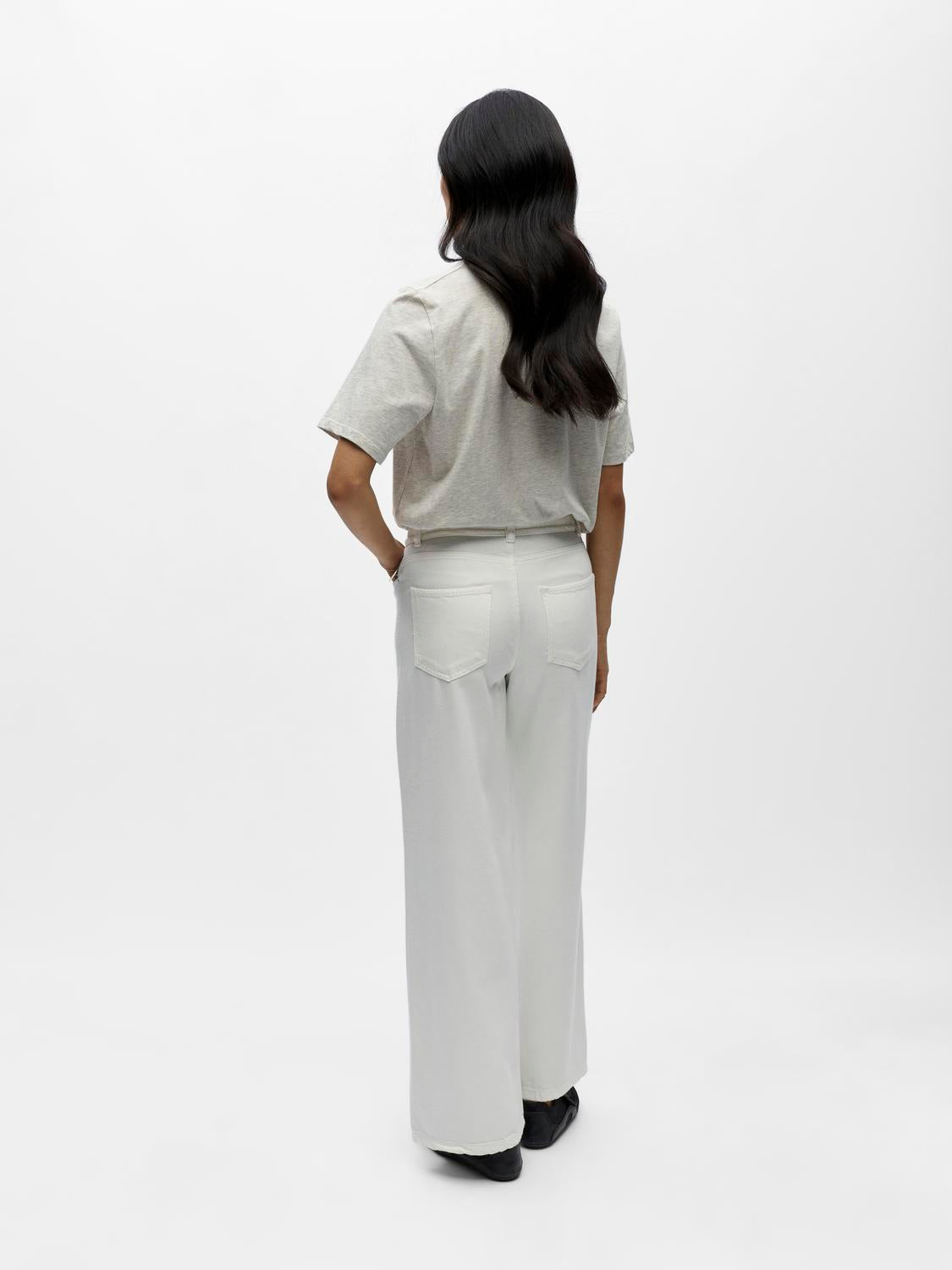 model_shot-front_full